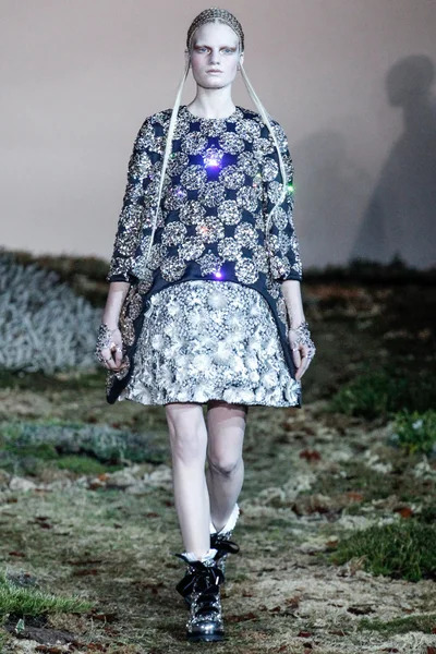 Look 25
